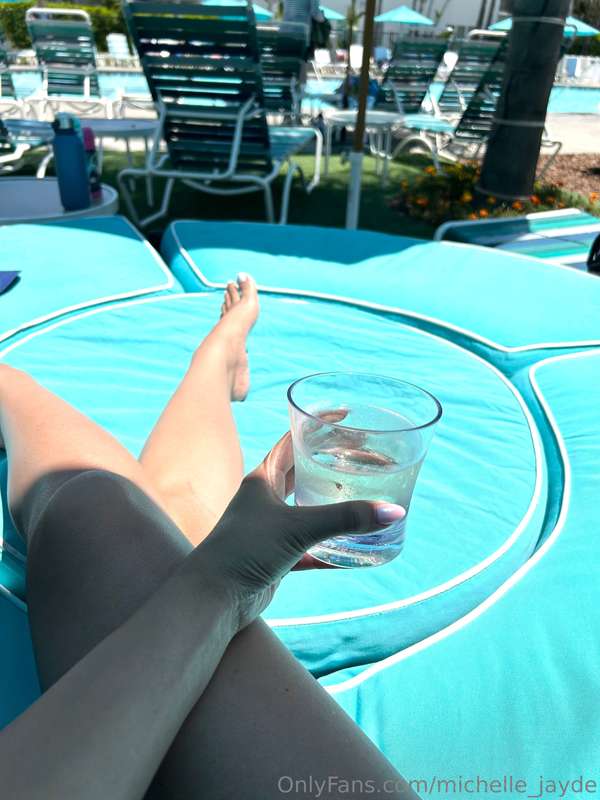 Wishing I was sitting by the pool today 💦