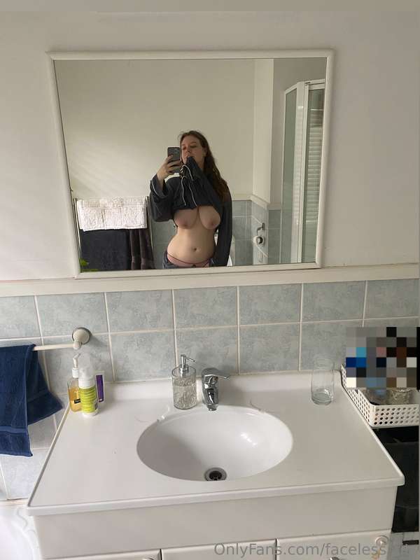faceless_tits