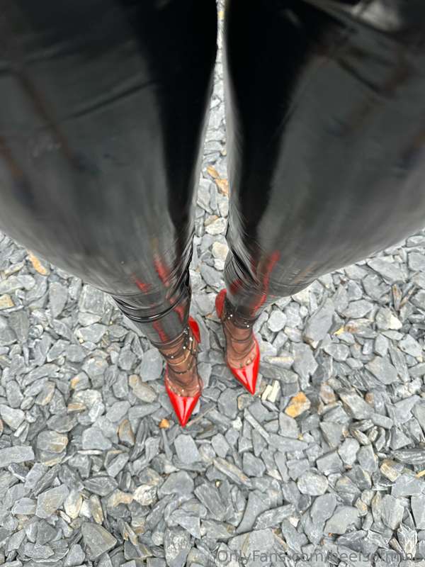 heelsofmine image #0