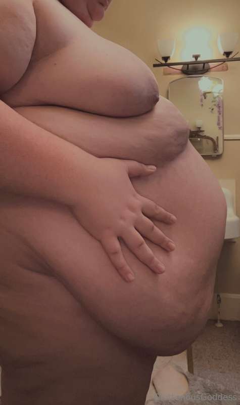Fresh out of the shower, feeling fat af after eating all day..