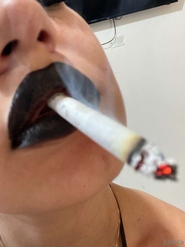 BLACK LIPS SMOKING 🚬🫦