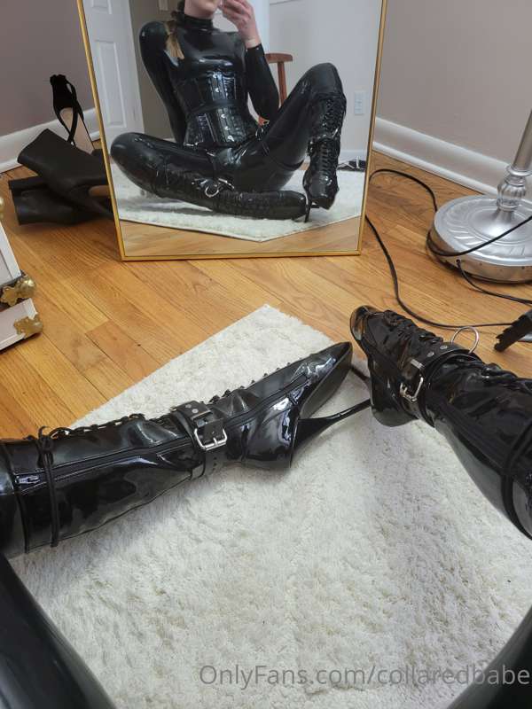 collaredbabe image #0