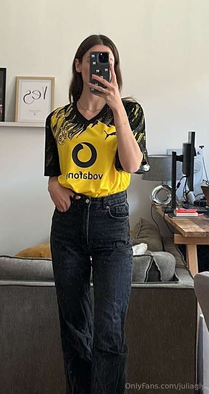 New Season New Jersey! 💛🖤 Bets are ON for the first BVBs Bun..