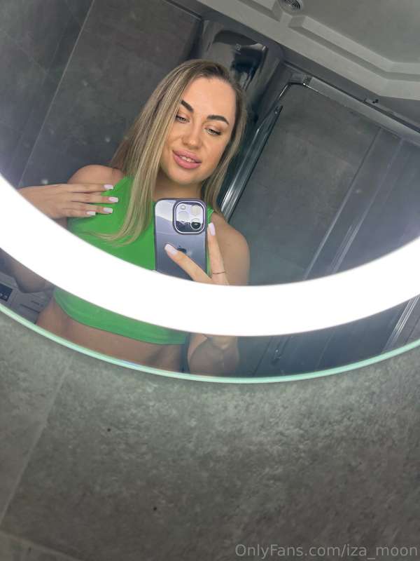 iza_moon