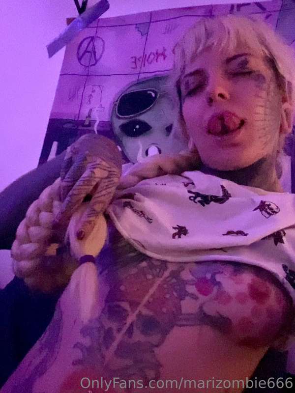 marizombie666 image #7