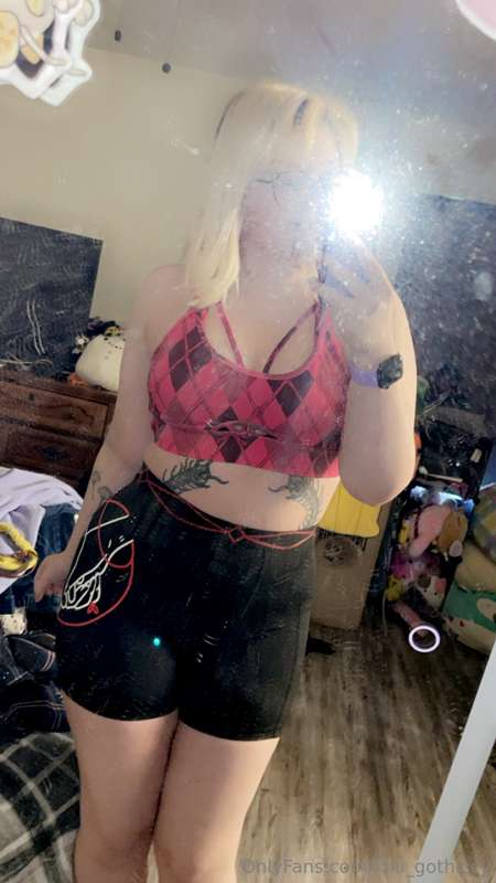 Swipe right for a free nude~<3