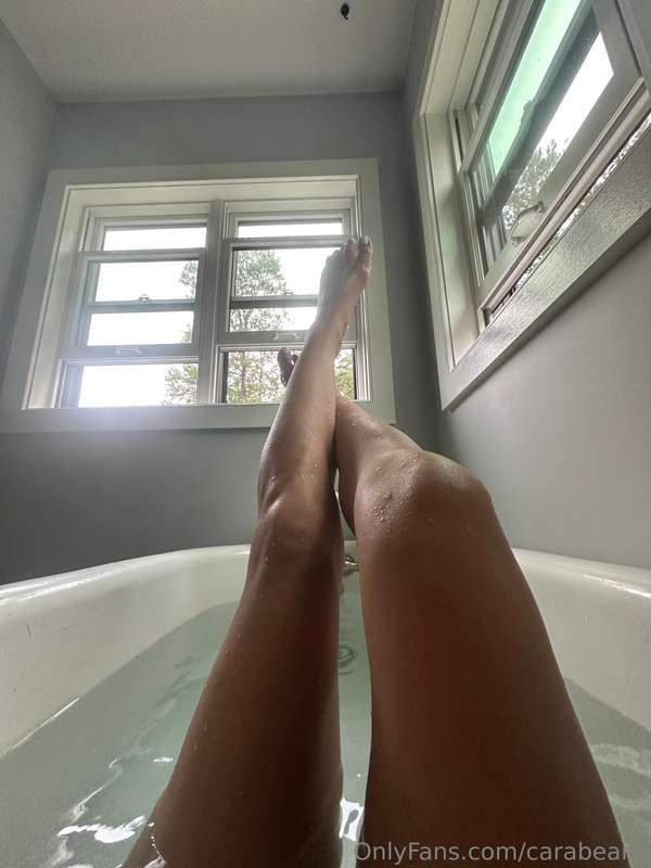 New content in your dms… so hot in this bath tub 🧼 🔥