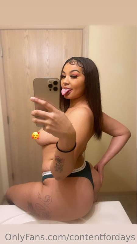 Show my girl some love 🤑💦https://onlyfans.com/dadonredd