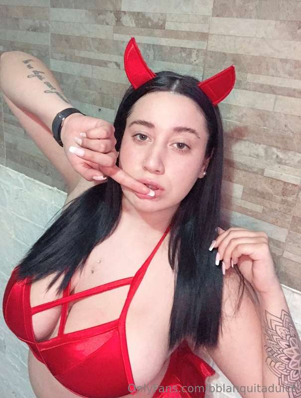 Do you like how red looks on me daddy?🙈😈
