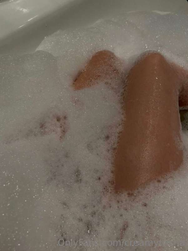 Taking a bath tonight. Wish someone could join me😫