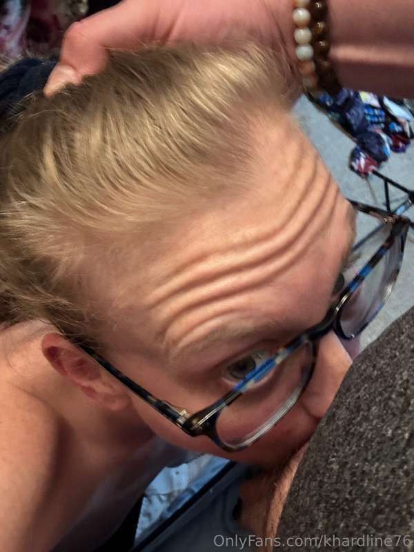 Right where I belong, on my knees mouth full of cock 👅🍆💦