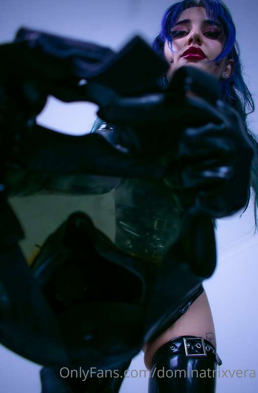 dominatrixvera image #2