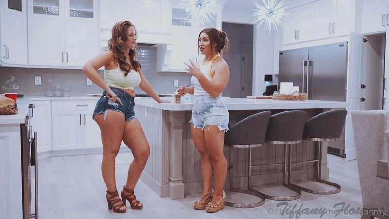 My friend @thetiffanyflowers came over and we were having a ..