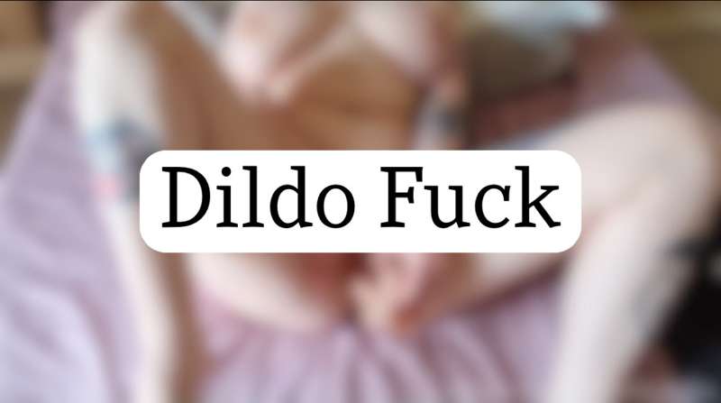 Lying in bed, on my back with my legs spread, I fuck my puss..