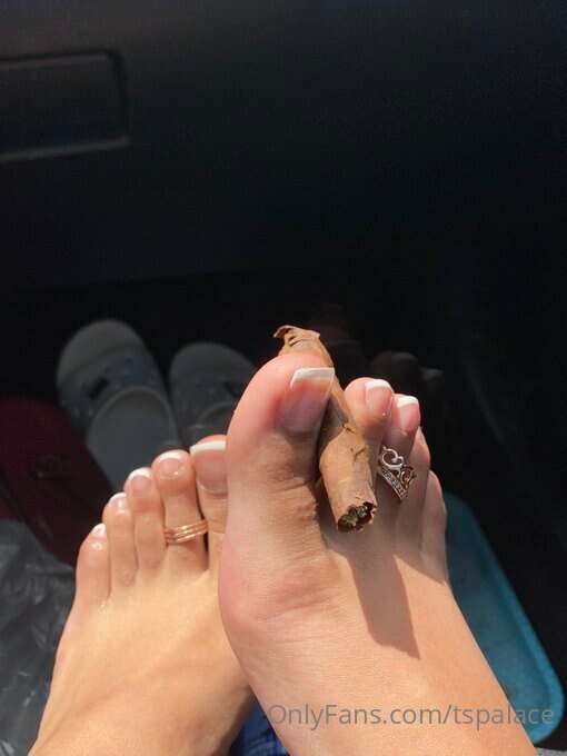 Pretty girls roll up