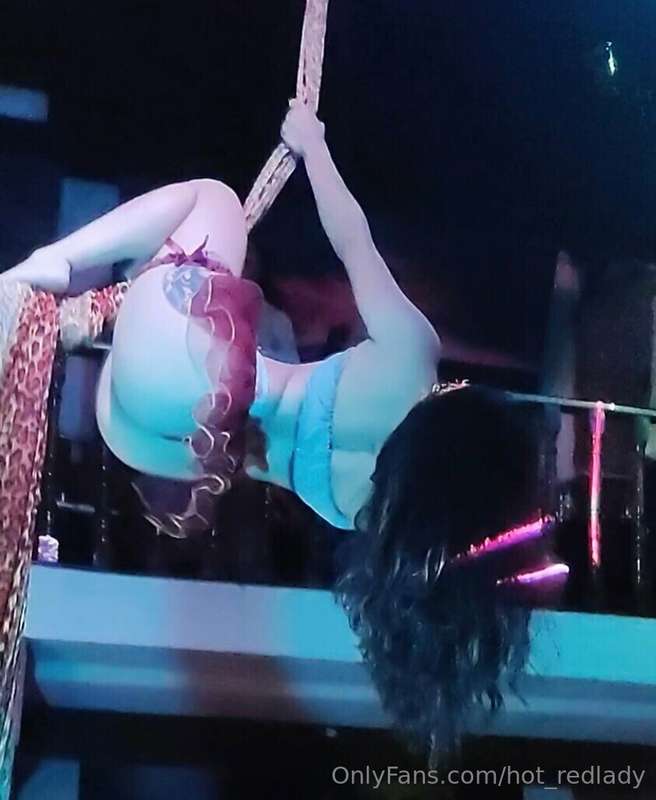 Me presenté con un show erotico de danza aerea en uno de los..