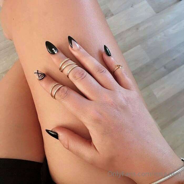 Anybody with a hands fetish?