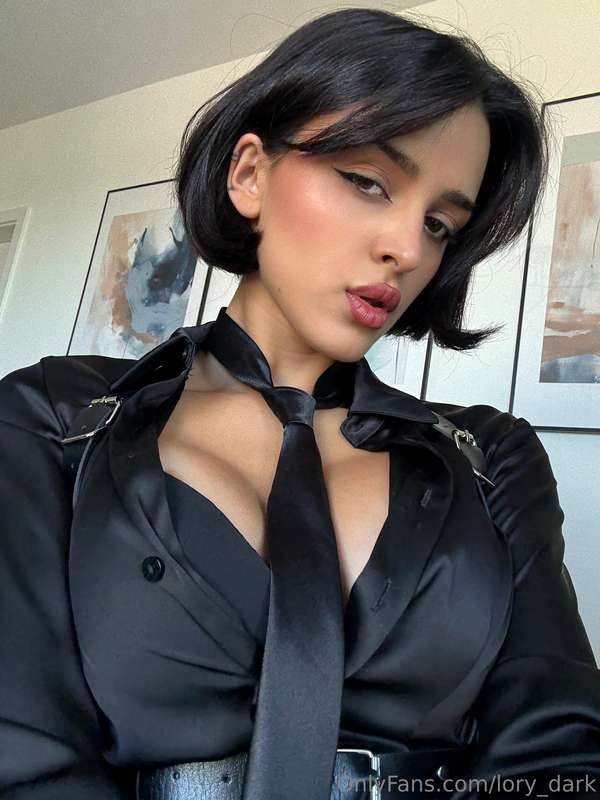 lory_dark