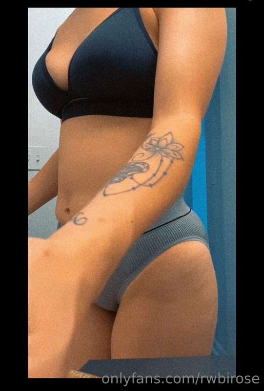 screenshots from a video i just took.
halfway ready for work..