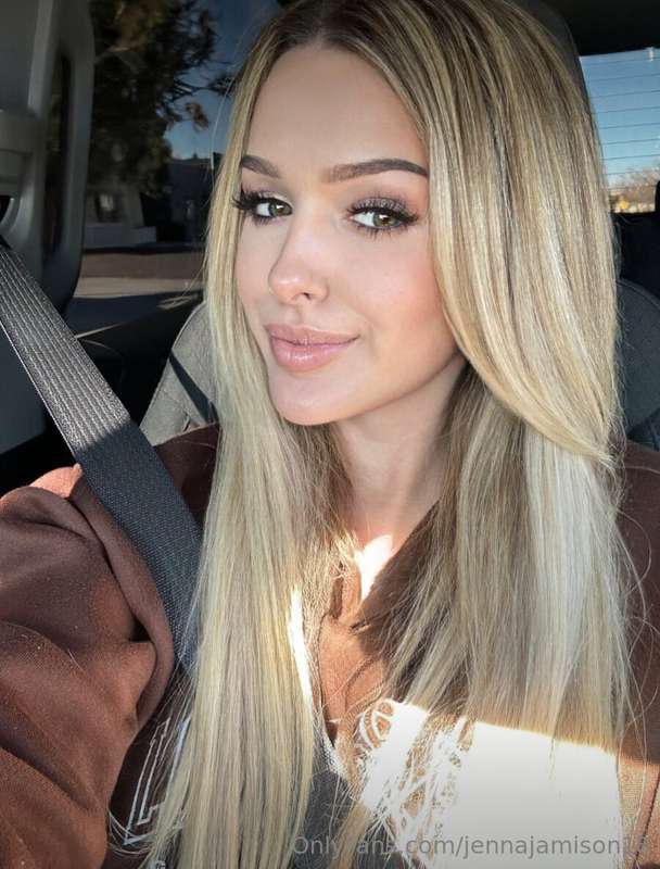 Brand new sophomore @jordanlewis18 wants to see your cock 😜 ..