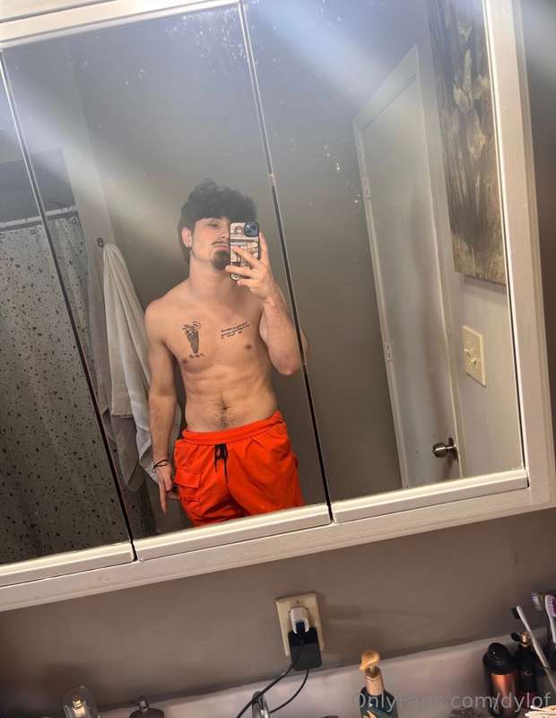 Ayyy @bryceelliott just started his OF💦 go sub while his pag..