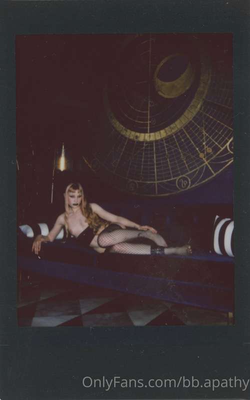 🌛 HAPPY FRIDAY🌜

✨tip me good morning✨ 

//some instax - ava..