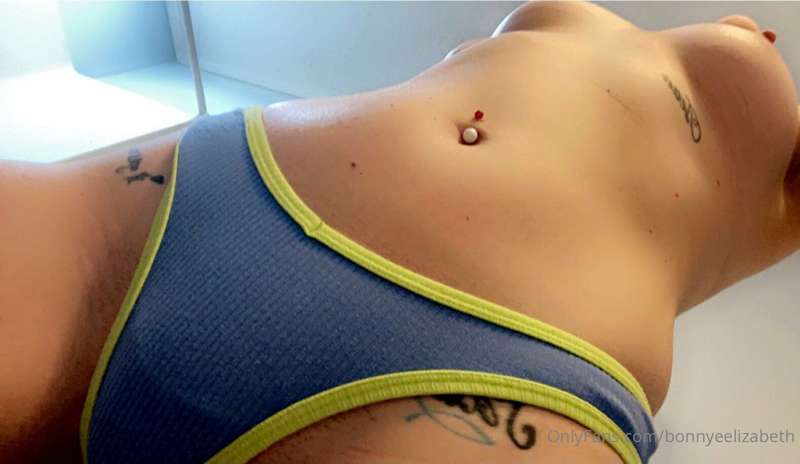 Looking for a sugar daddy!😉 I need someone to spoil me 😘😘 
A..