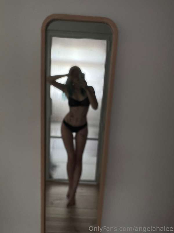 Remember to subscribe to my main Onlyfans where I still post..