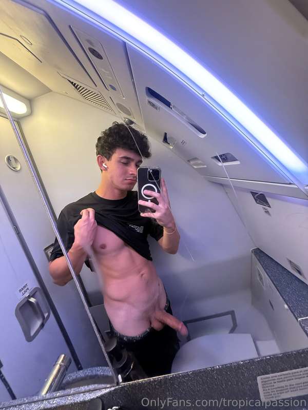 Espacio para disfrutar conmigo yo creo que hay 🤫✈️ 