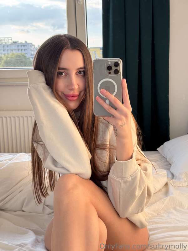 mirror said take the pic, so I listened. you like it? 💕
