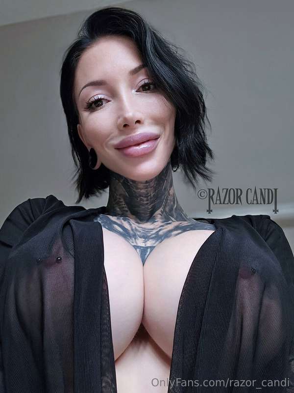POV from belowsub to my VIP onlyfans @razorcandi to see the ..