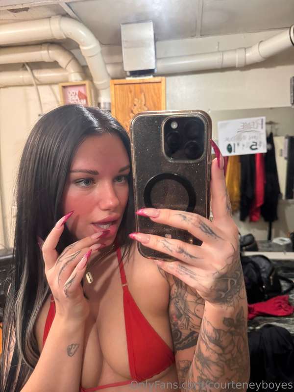 feeling extra spicy in the red 🔥🔥