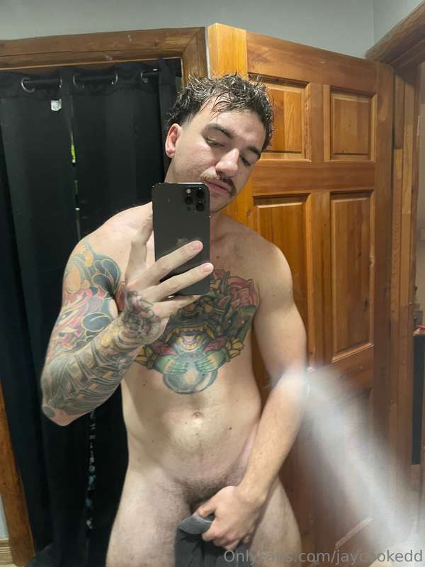 Can you grab the towel ? 