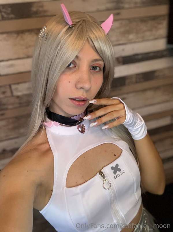Want to see me in a new cosplay character? 😏🎀Cosplay has bee..