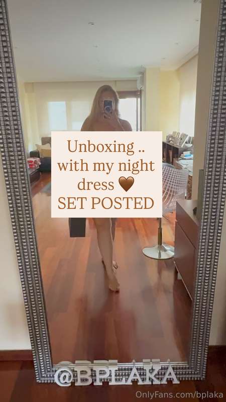 Unboxing …. with my night dress 🤎