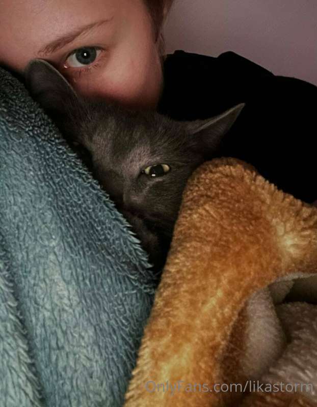 Can I show u my kitty? 🐈💦💦💦