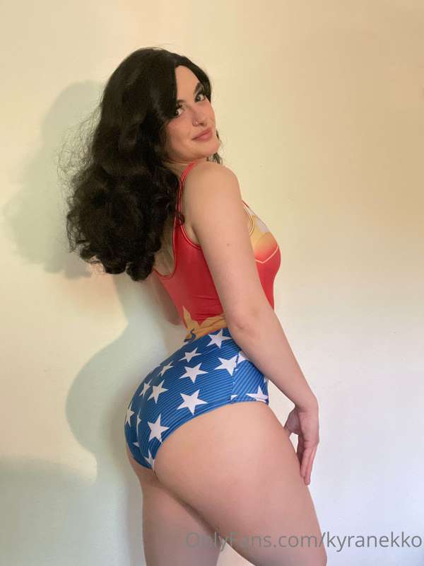 Wonder Woman Photoset ❤️‍🔥 some are indoors and some are out..