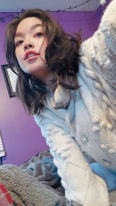Hi guys! I had someone request a morning selfie PPV so I'm g..