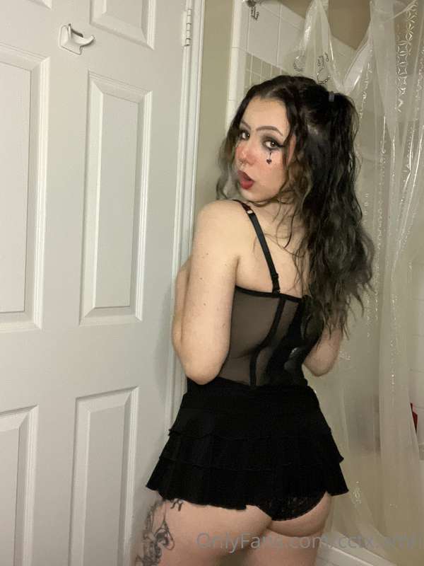 What would you like in the sex video?
Feel free to comment a..
