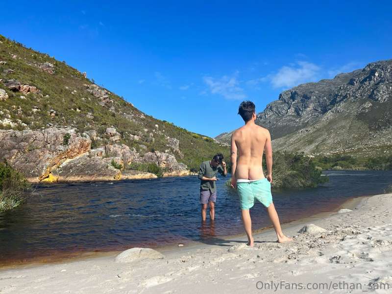 Mini Sunday photo dump, naked hiking backstage and asses :D