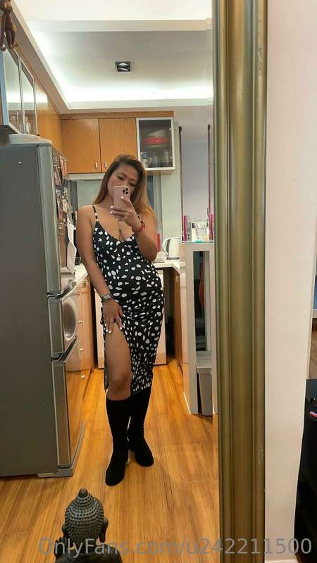 Dressing simply can turn heads just as much as an elaborate ..
