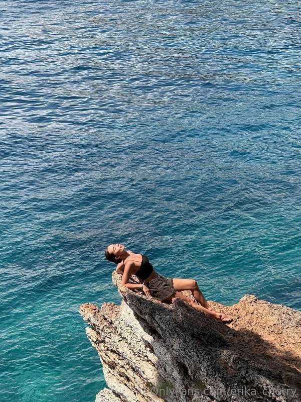 I bid farewell to summer as I look through my photo album 🩵W..