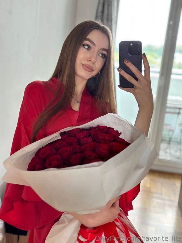 I just love flowers! 🌹Probably like any other girl, but if I..