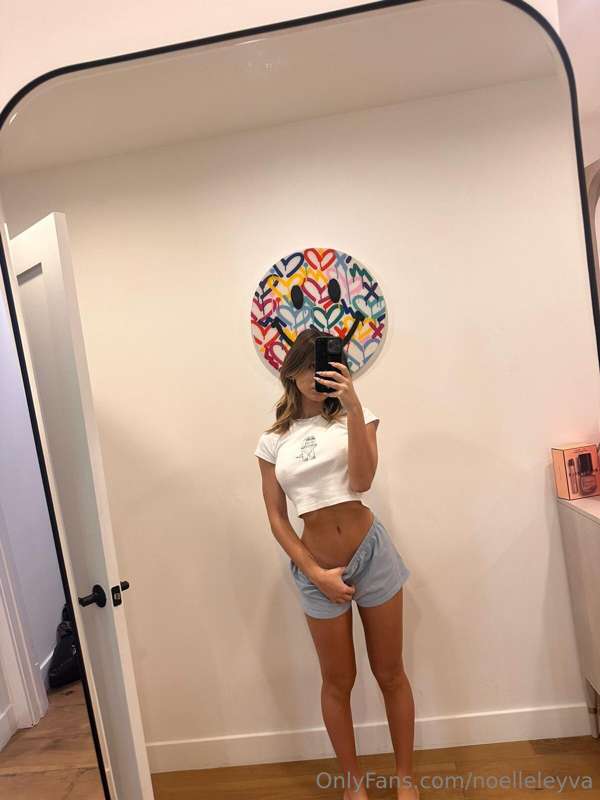 noelleleyva photo