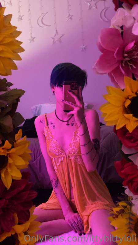 slut me out but in ✨yellow✨