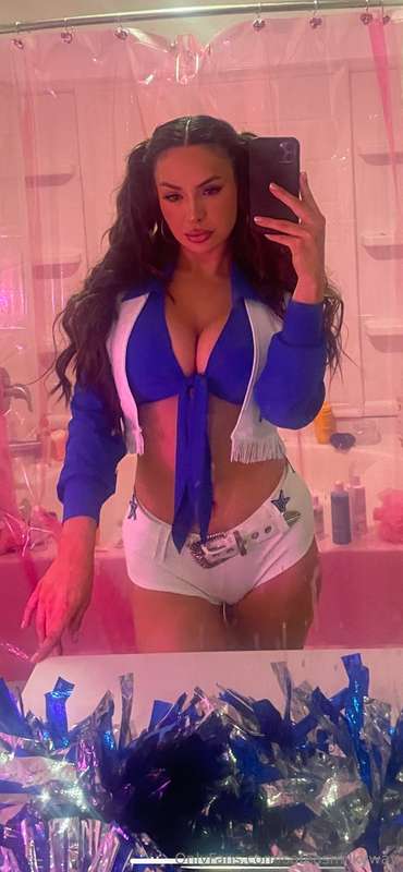 Should I film a video in this outfit?! 💙