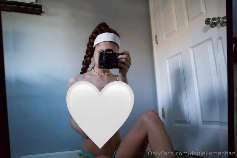 Wanna see my bikini come off?🩵 ($10 off for the first two bu..
