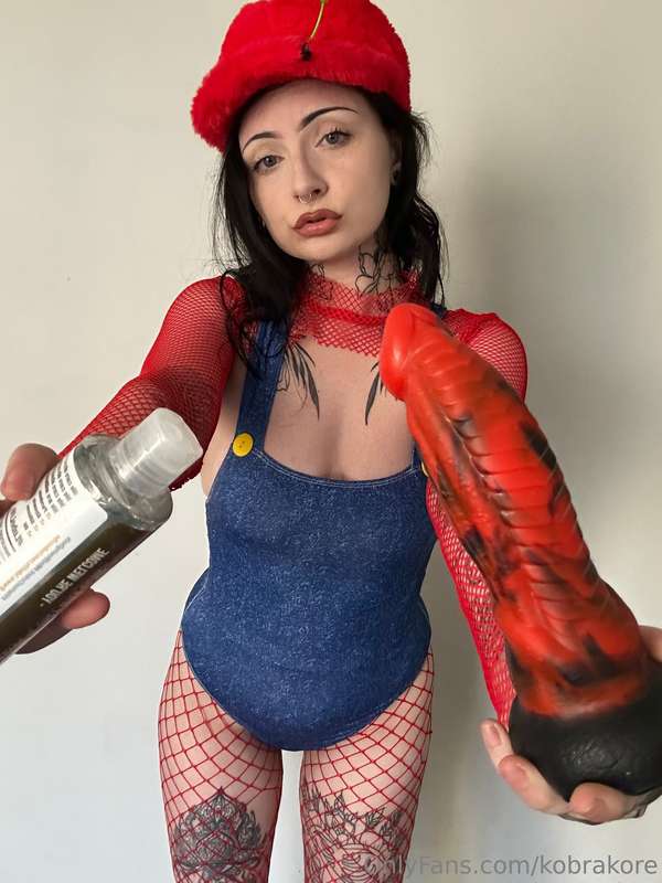 come play with marihoe 💦😋 29 pics + an 8 min video 🖤