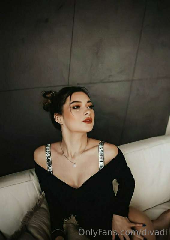 My favorite clothing color is black🖤😘