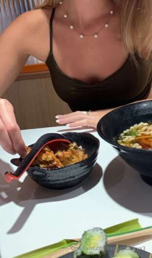 Ich liebe asiatisches Essen❤️😍 könnte ich mich reinlegen und..